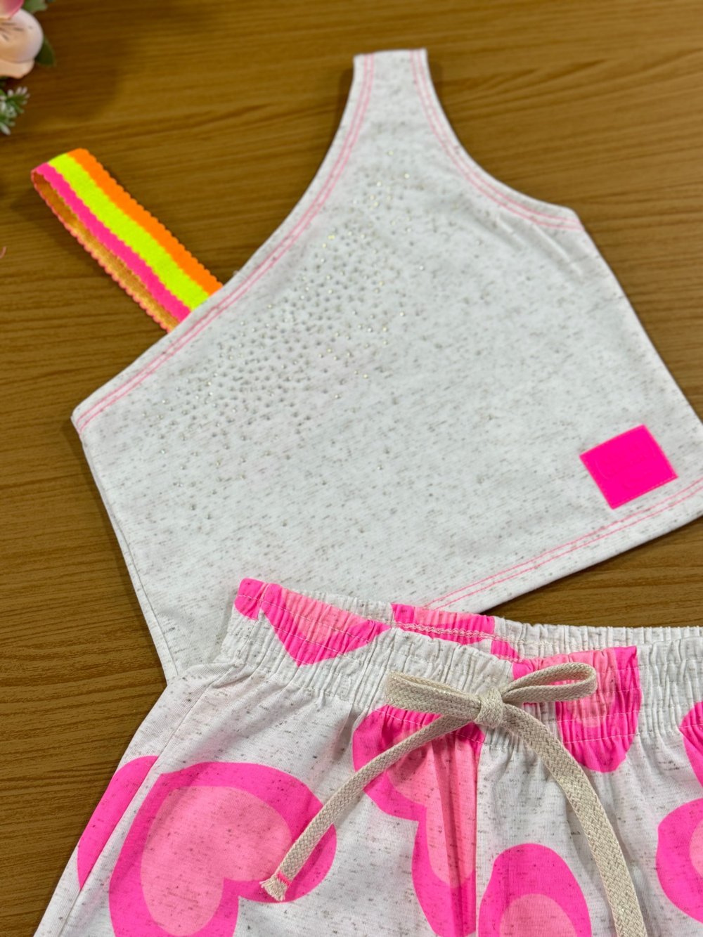 Conjunto Infantil Cinti Verão com Shorts Coração Rosa e Blusa