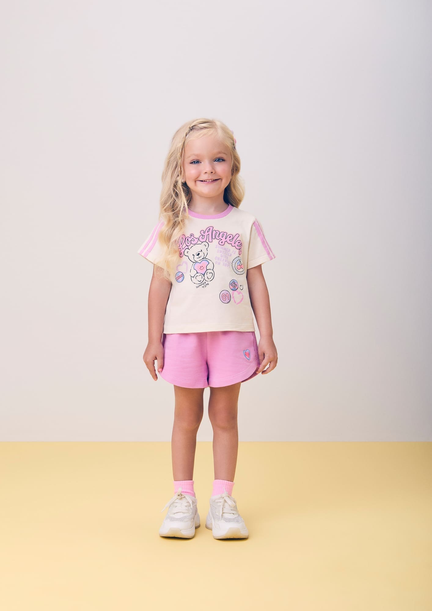 Conjunto Infantil Momi Verão com Shorts Lilás e Blusa Bege Los Angeles