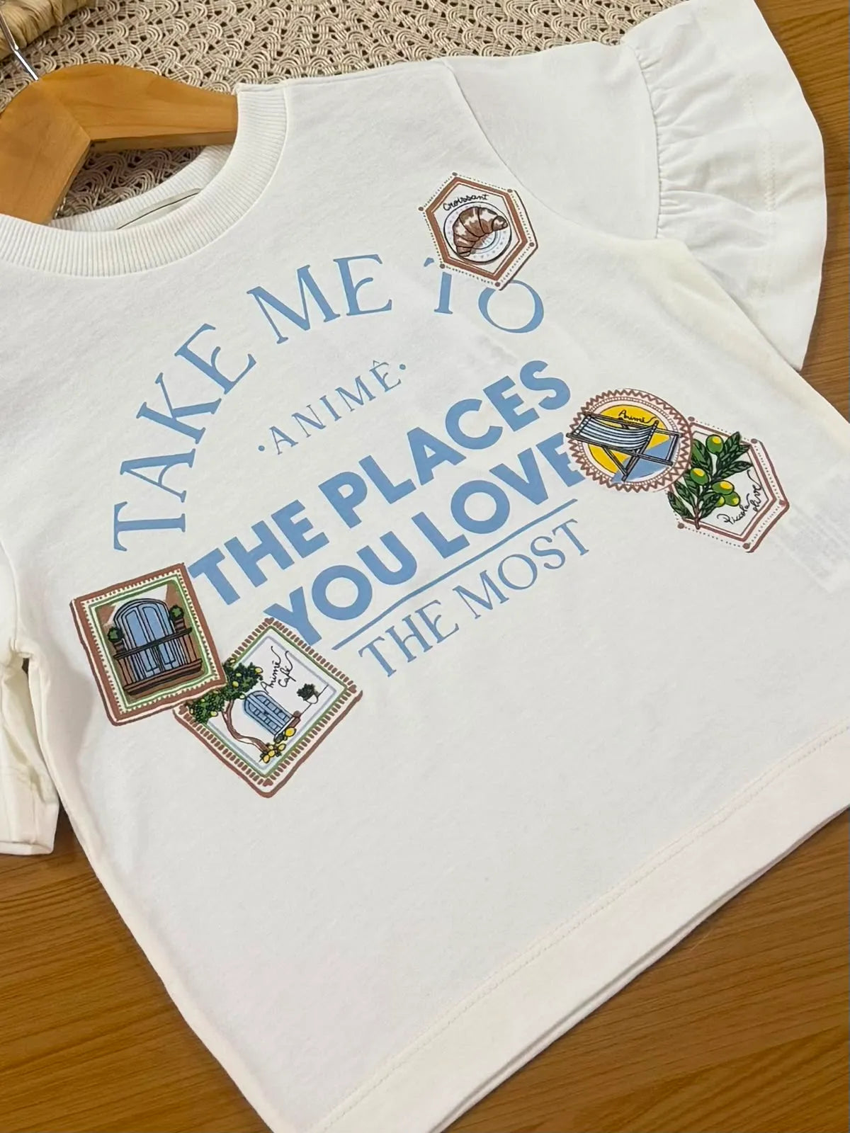 Conjunto Infantil Menina Animê com Saia Estampada e Blusa Branca The Places you Love