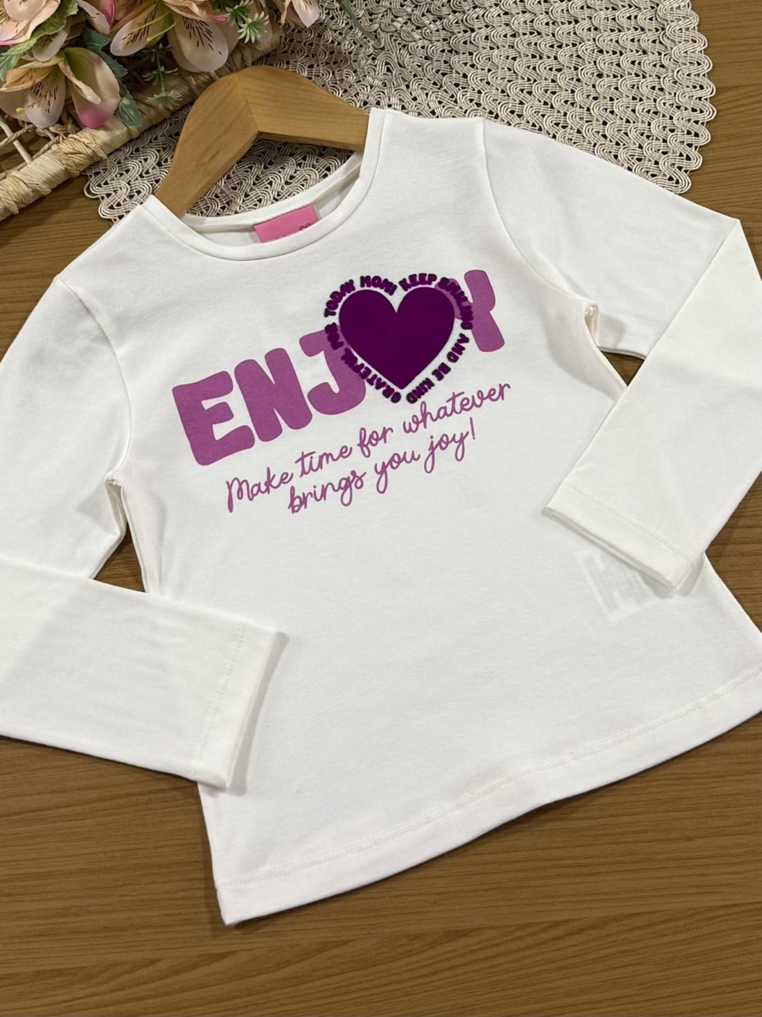 Conjunto Infantil Momi Inverno com Shorts Lilás e Blusa Branca Coração