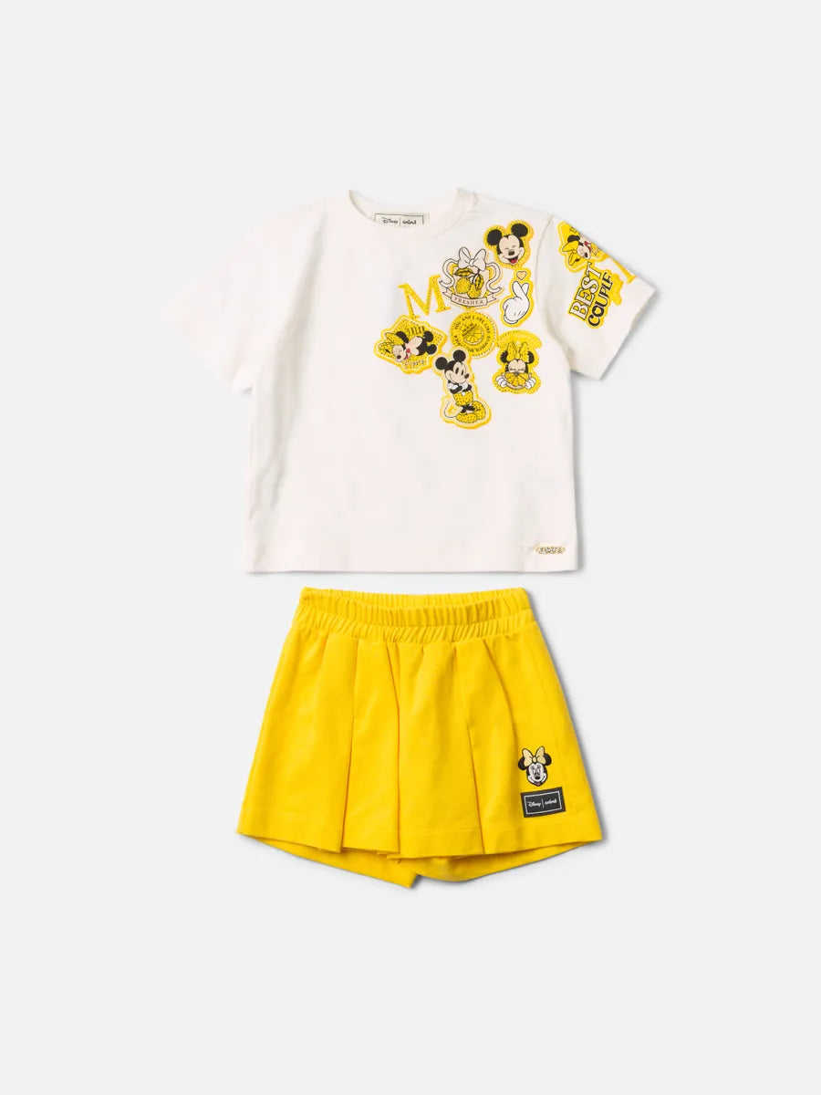 Conjunto Infantil Menina Animê com Shorts Amarelo e Blusa Branca Mickey e Minnie Strass