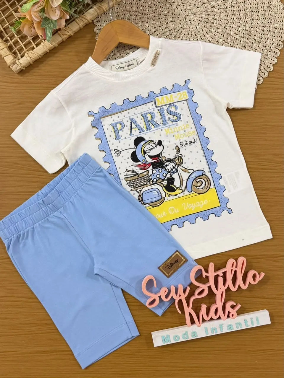 Conjunto Infantil Menina Animê com Shorts Ciclista Azul e Blusa Branca Minnie Paris Disney