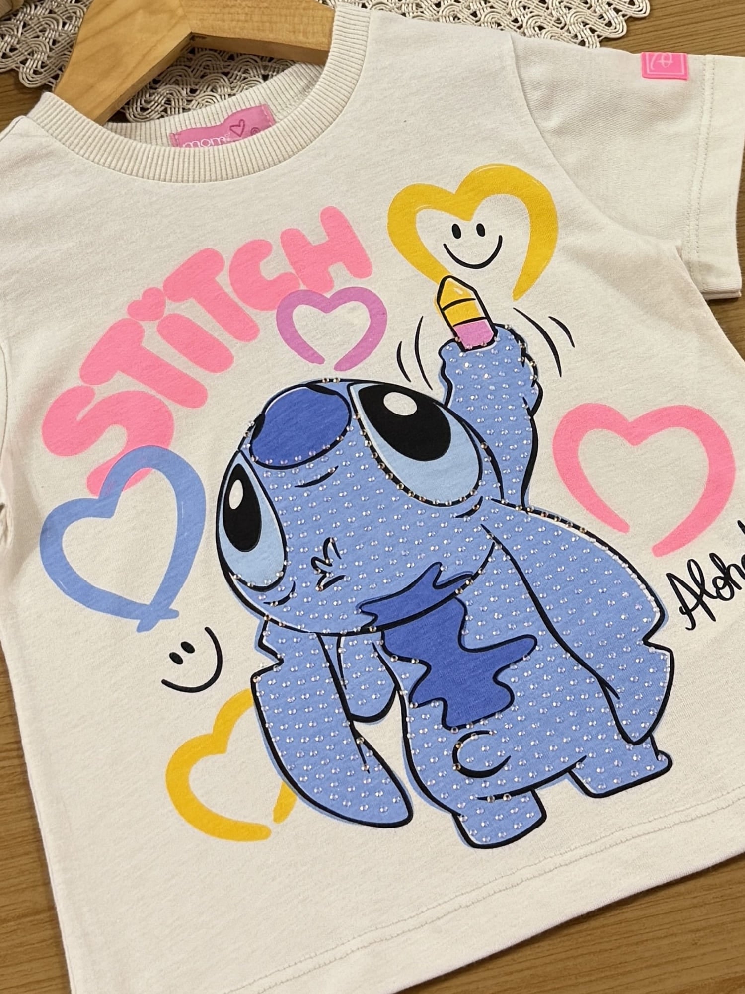 Blusa Infantil Momi Verão Bege Stitch com Strass Disney