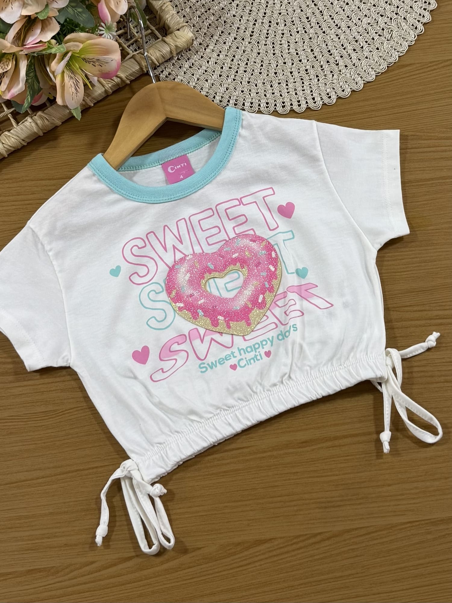 Conjunto Infantil Cinti Verão com Saia Azul em Tela e Blusa Branca Rosquinha