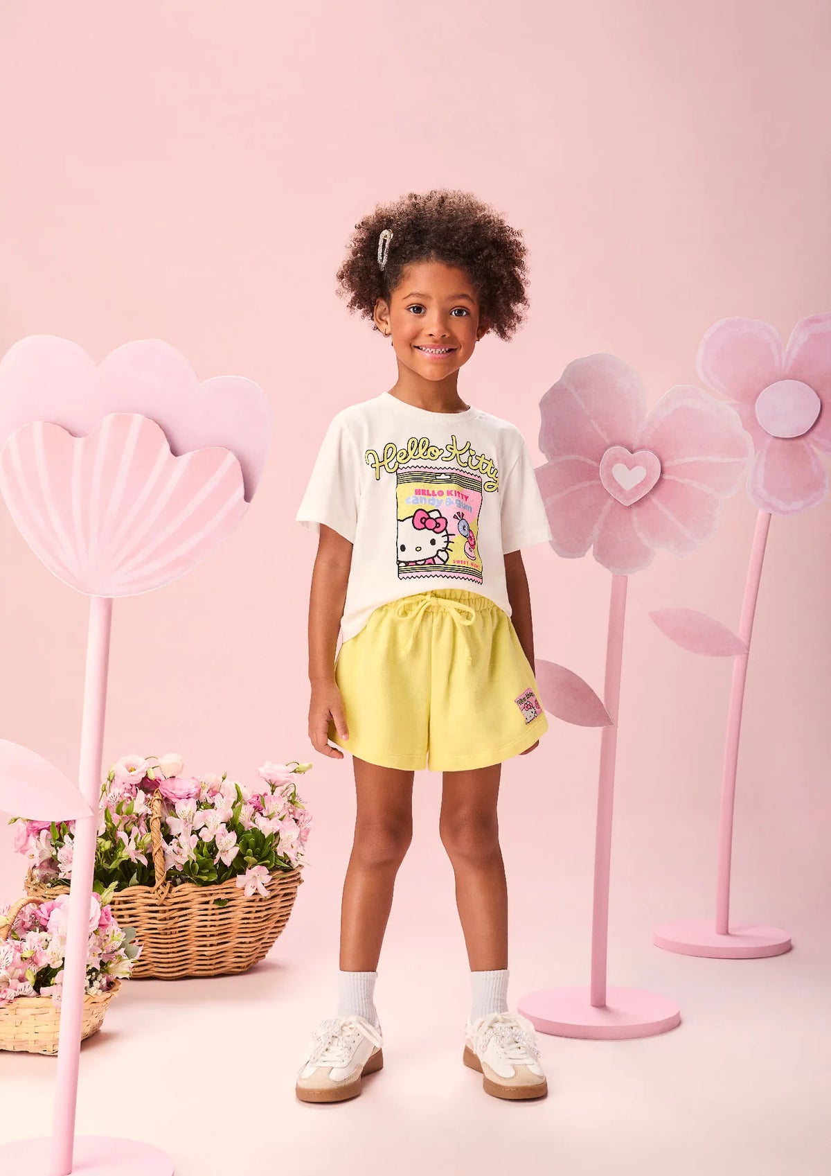 Conjunto Infantil Menina Momi Shorts Amarelo e Blusa Hello Kitty Candy & Gum