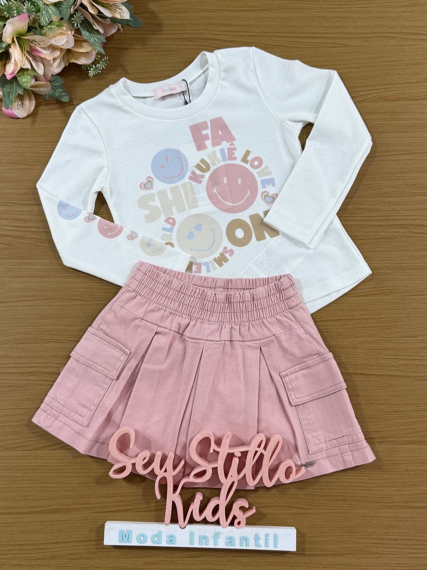 Conjunto Infantil Kukiê Inverno com Saia Rosa e Blusa Manga Longa Emojis