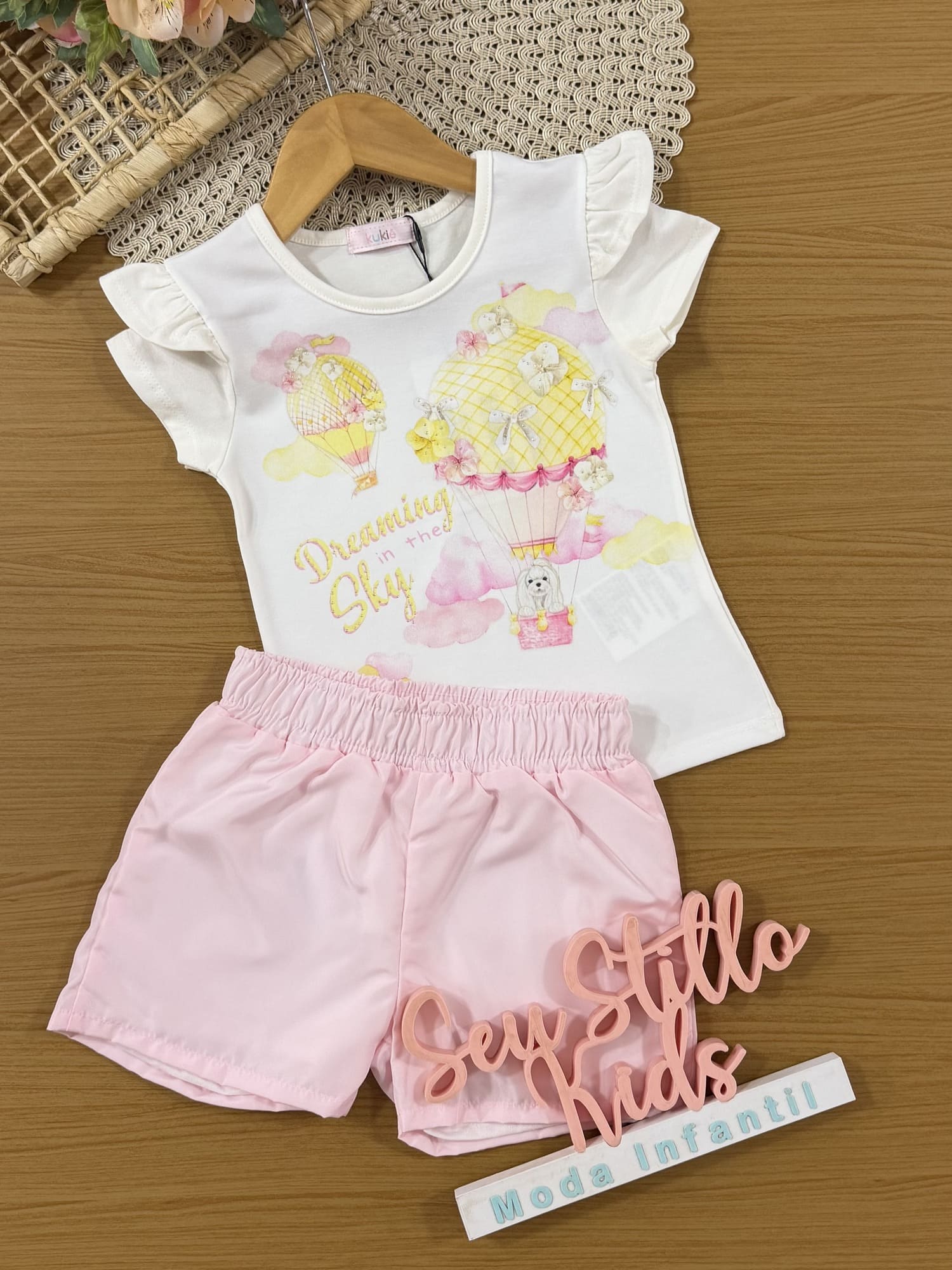 Conjunto Infantil Kukiê com Shorts Rosa e Blusa Dreaming Sky