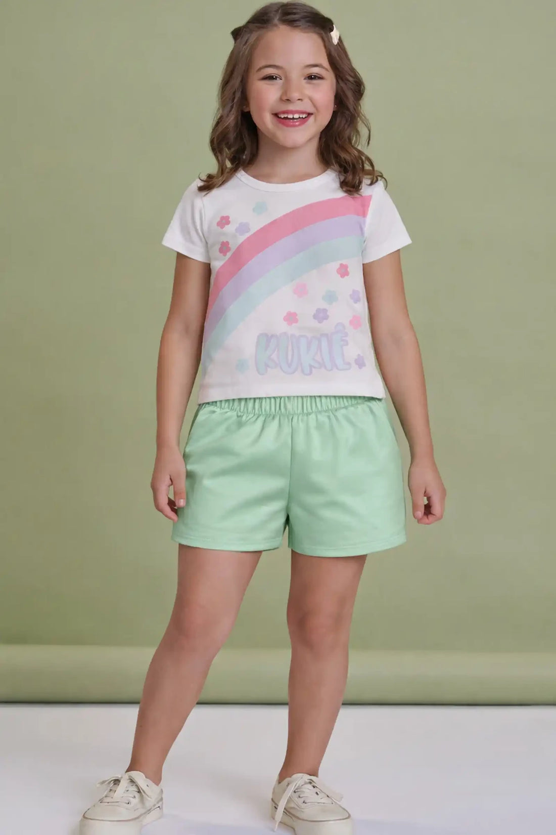 Conjunto Infantil Kukiê com Shorts Verde e Blusa Florzinha Arco-íris