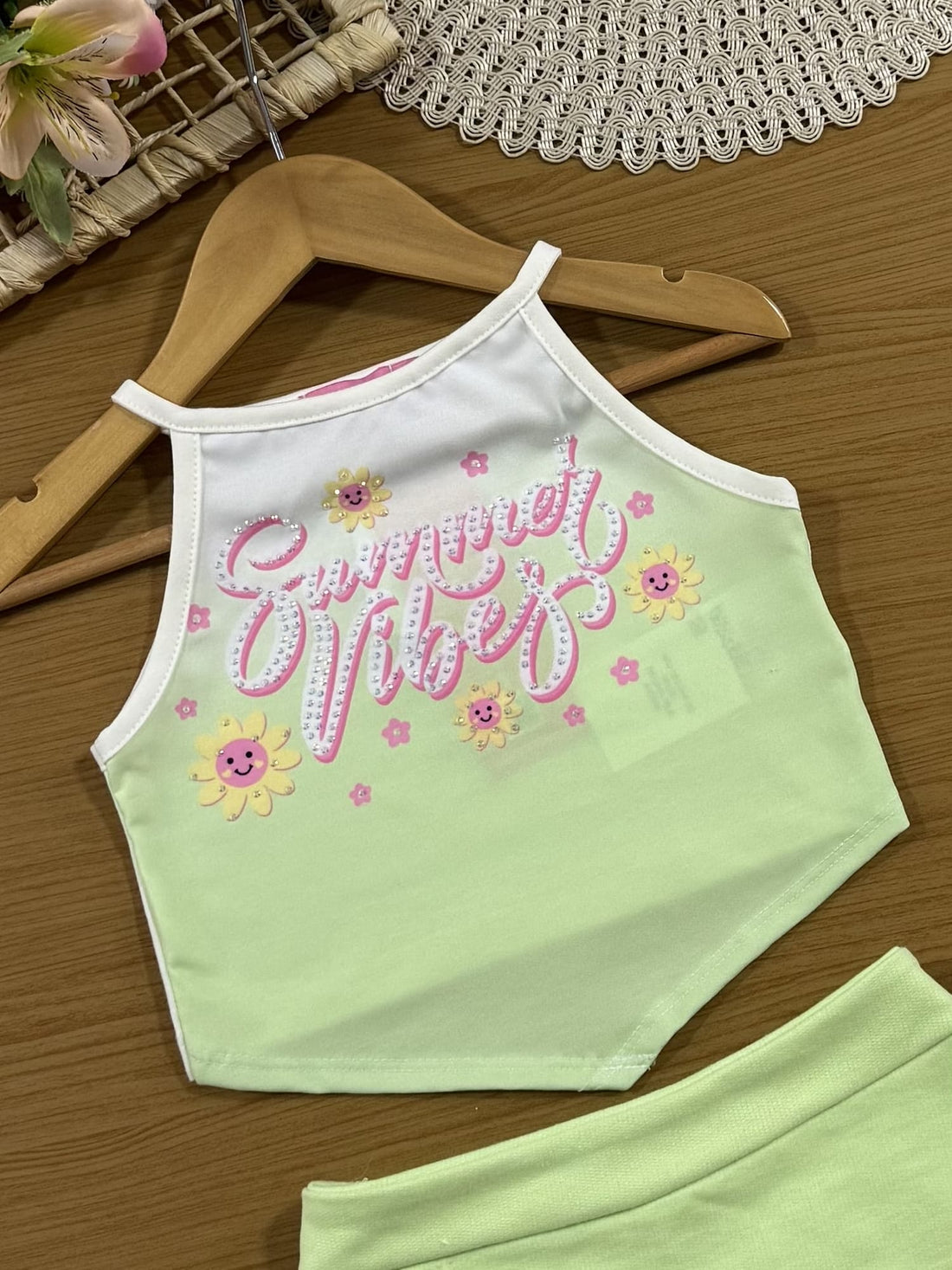 Conjunto Infantil Cinti Verão com Shorts Saia e Blusa Verde Florzinha com Strass