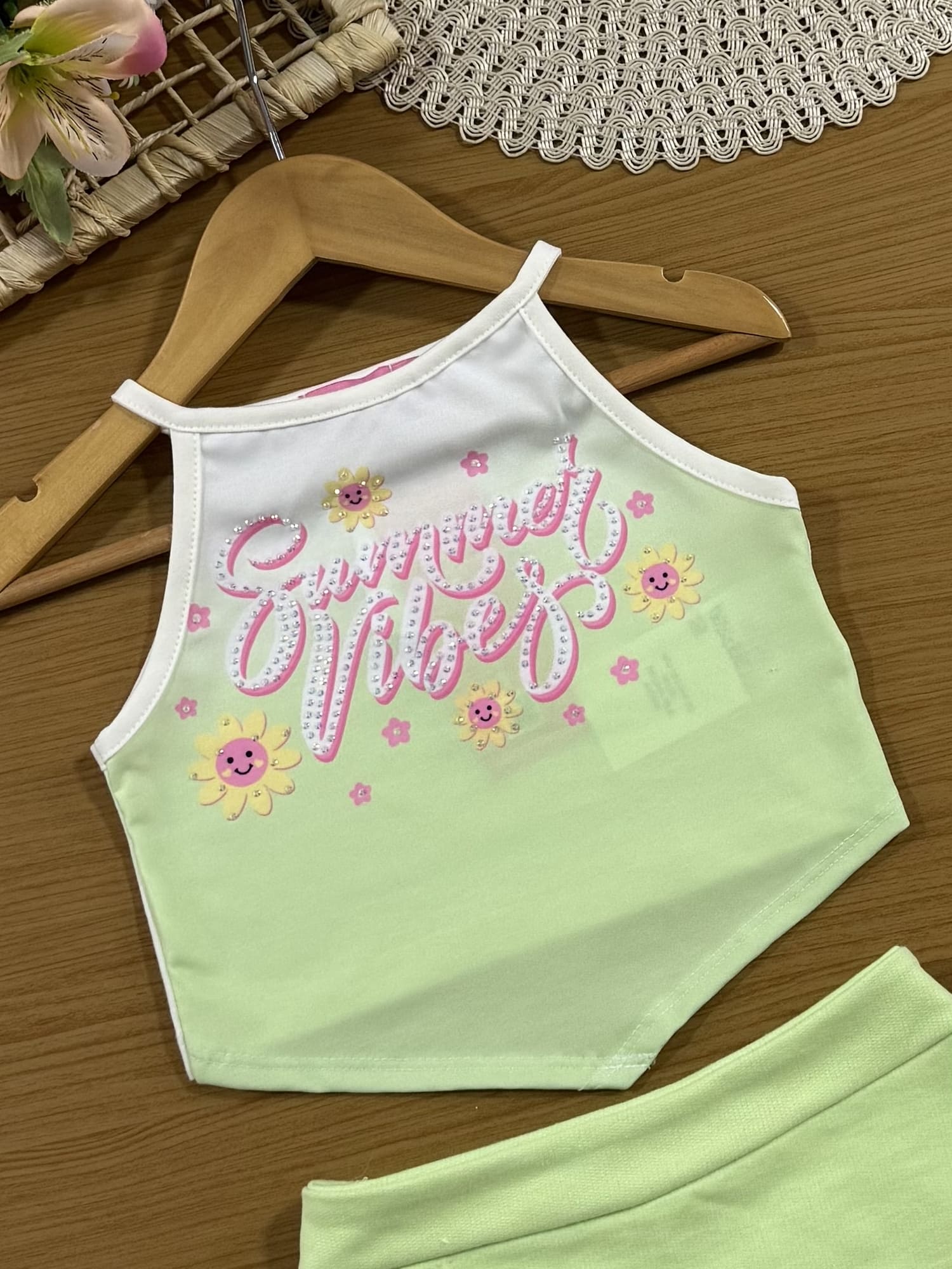 Conjunto Infantil Cinti Verão com Shorts Saia e Blusa Verde Florzinha com Strass