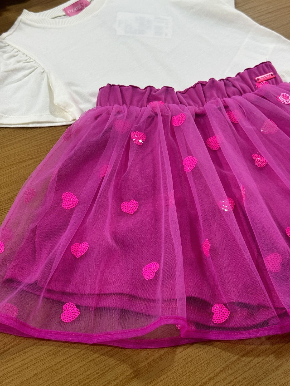 Conjunto Infantil Momi Verão Saia Rosa Tule e Blusa Coração
