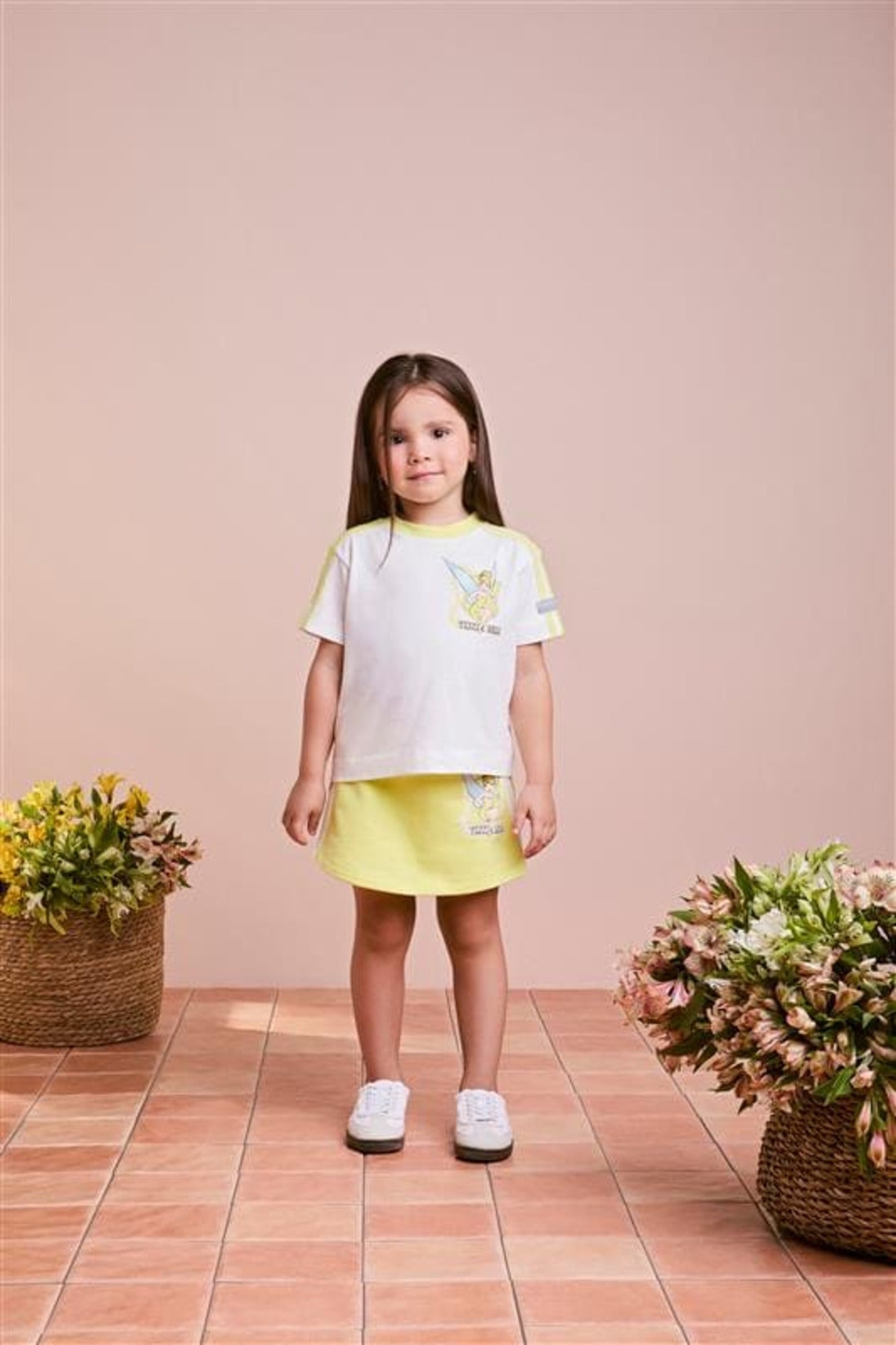 Conjunto Infantil Animê Verão com Shorts Saia Amarelo e Blusa Branca Tinker Bell Disney