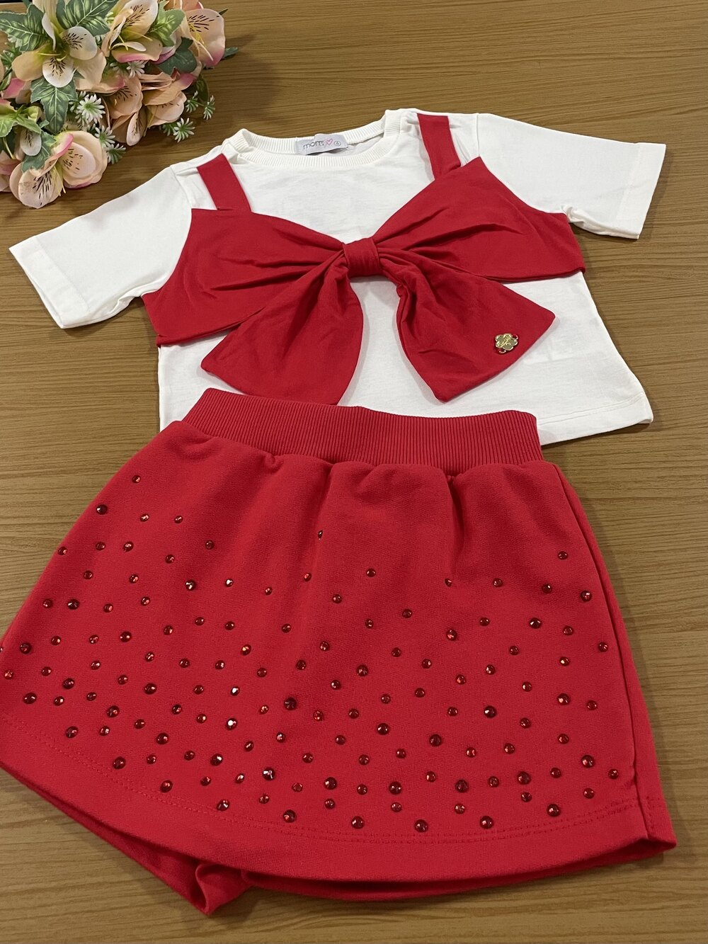 Conjunto Infantil Momi Verão Shorts Saia Vermelha e Blusa Laço Vermelho