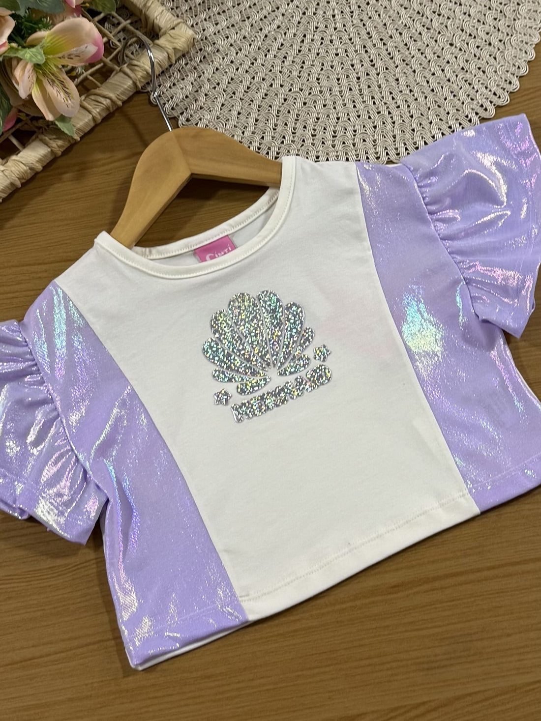 Conjunto Infantil Cinti Verão com Shorts Lilás e Blusa Branca Conchinha