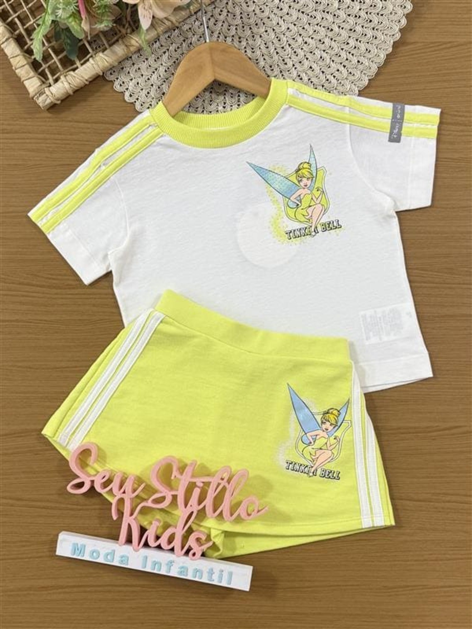 Conjunto Infantil Animê Verão com Shorts Saia Amarelo e Blusa Branca Tinker Bell Disney