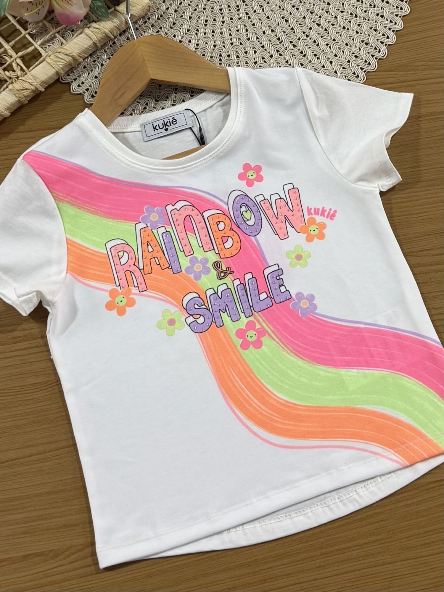 Conjunto Infantil Kukiê com Shorts Verde Ciclista e Blusa Manga Curta Arco-íris