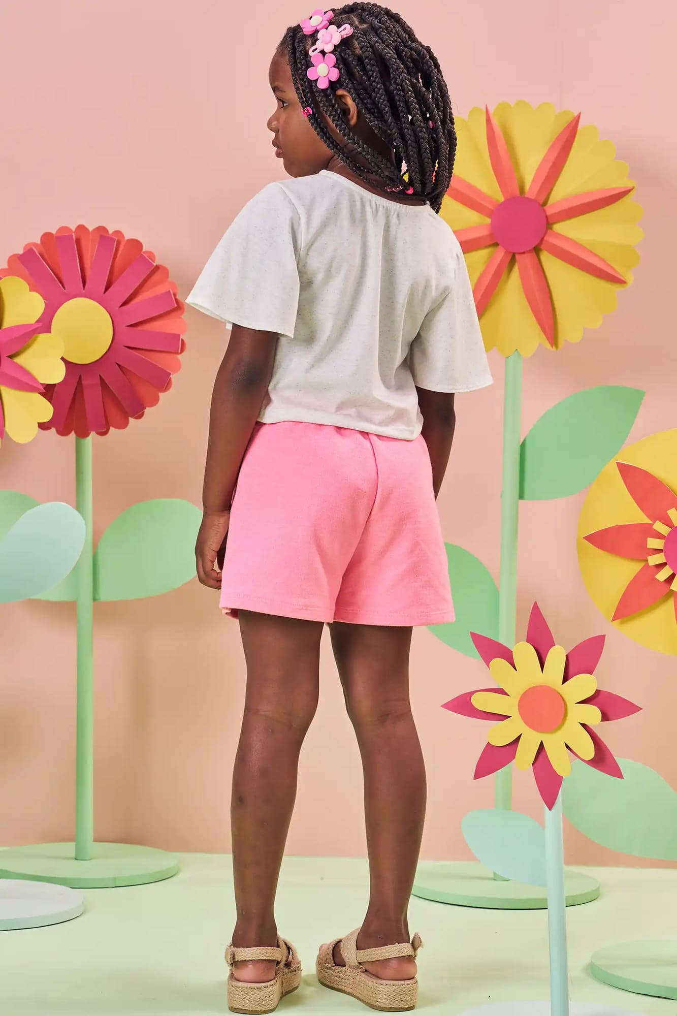 Conjunto infantil Kukiê Verão com Shorts Rosa e Blusa Off White Menininha no Balão