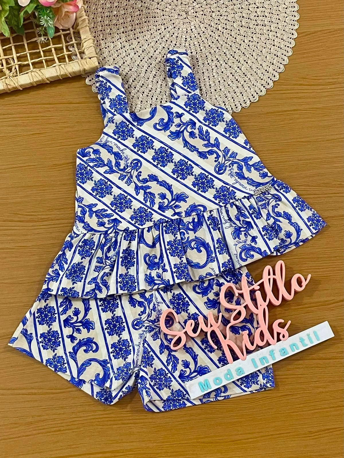 Conjunto Infantil Menina Animê com Shorts e Blusa Azul Floral