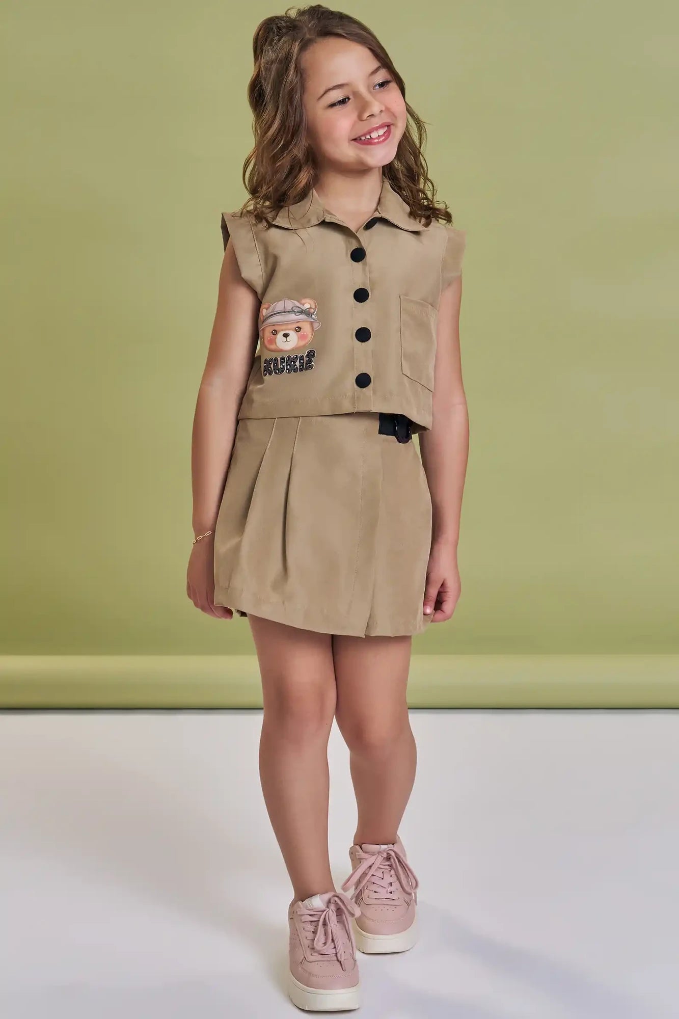 Conjunto Infantil Kukiê Inverno com Shorts Saia e Colete Bege Ursinha Safari
