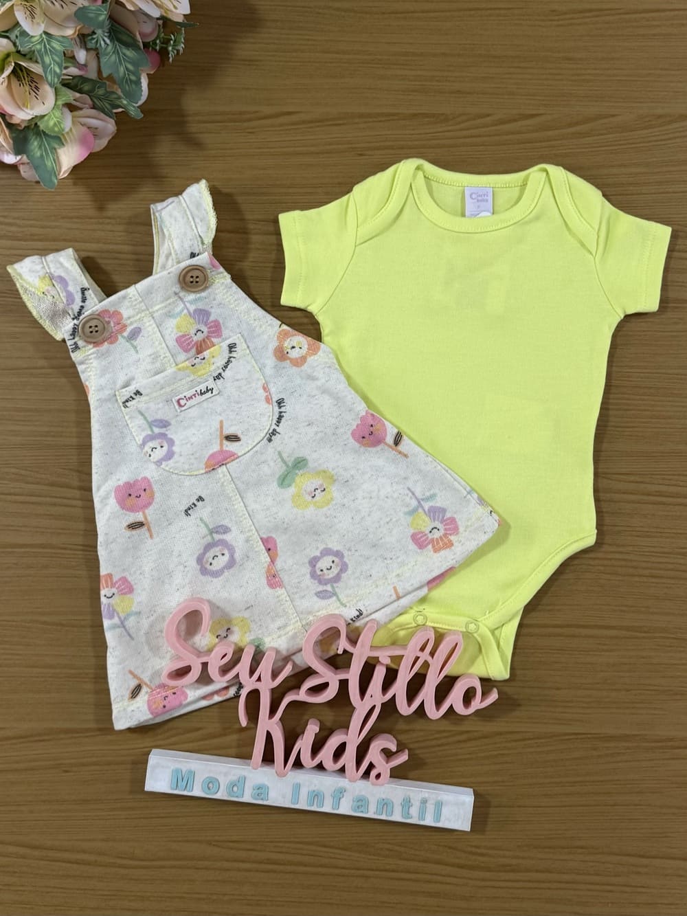 Salopete Infantil Cinti Verão Floral com Body Amarelo