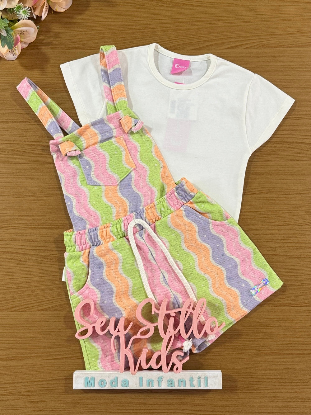 Jardineira Infantil Cinti Verão Colorida e Blusa Off White