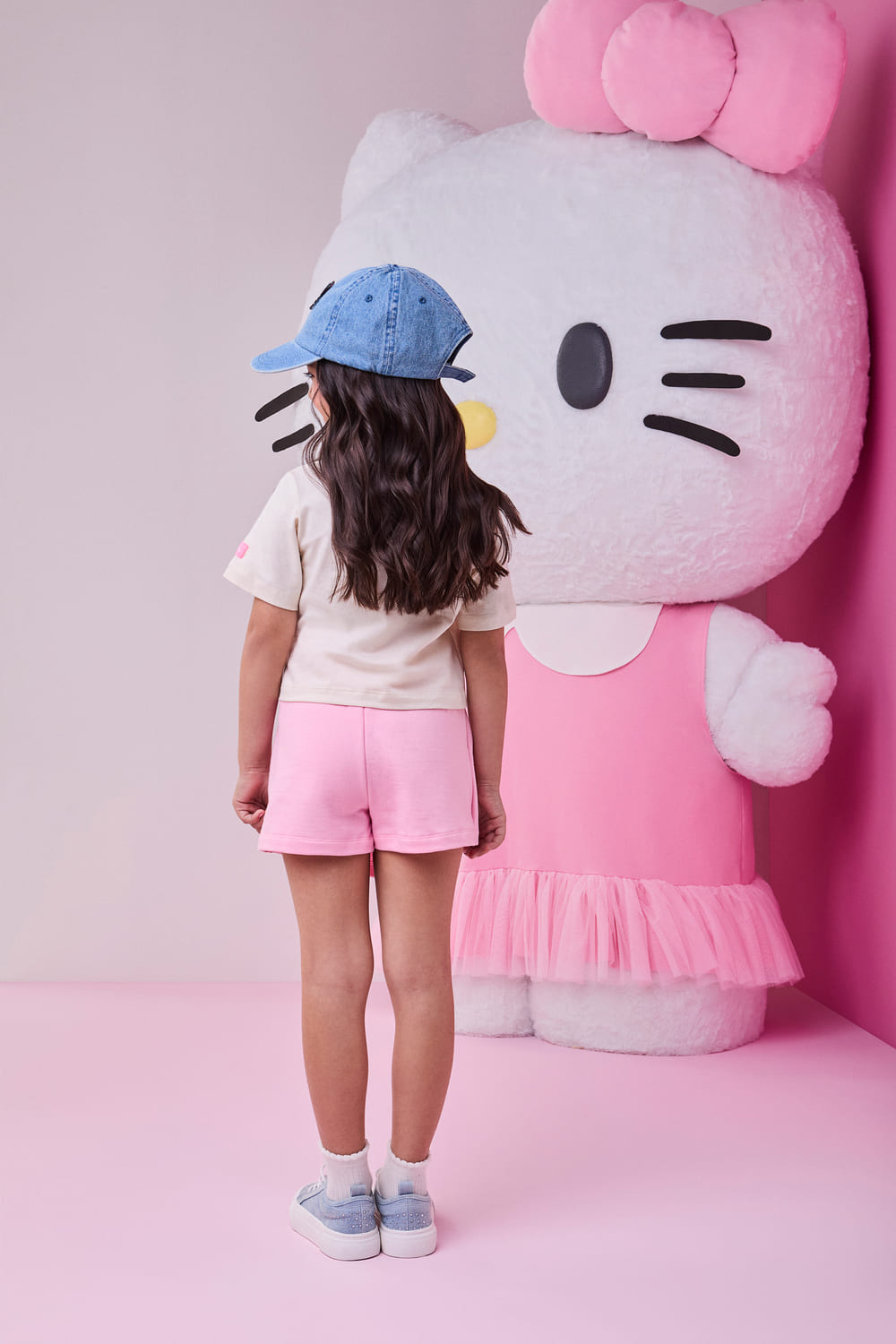 Conjunto Infantil Momi Shorts Rosa e Blusa Bege Hello Kitty