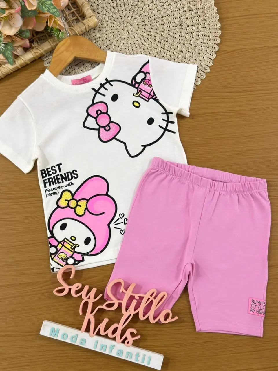 Conjunto Infantil Menina Momi Shorts Ciclista Rosa e Blusa Hello Kitty e My Melody