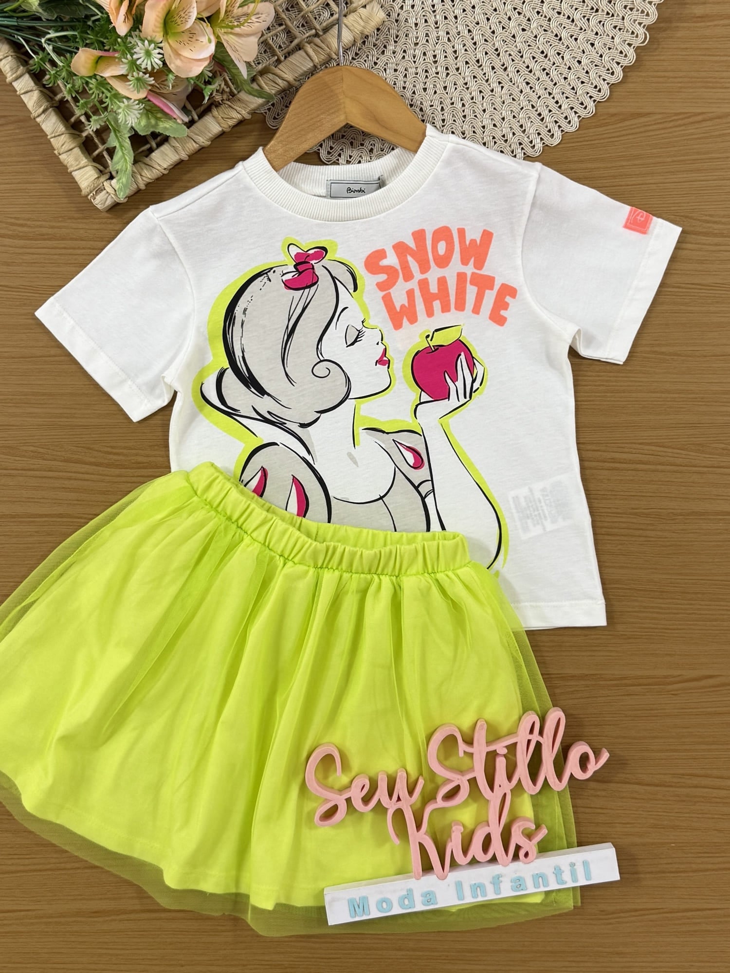 Conjunto Infantil Bimbi Verão com Saia em Tule Verde e Blusa Branca de Neve Disney