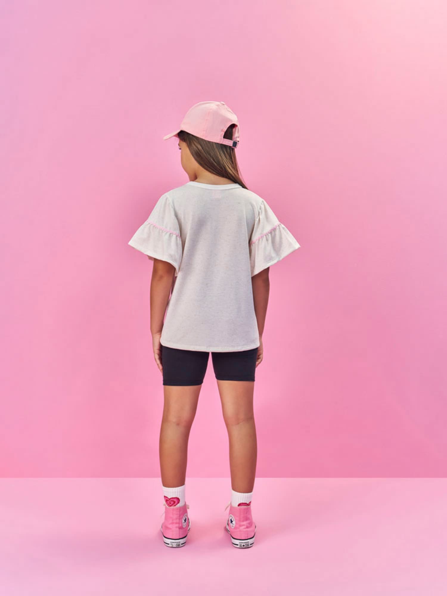 Conjunto Infantil Cinti Verão com Shorts Ciclista Preto e Blusa Off White Cachorrinha