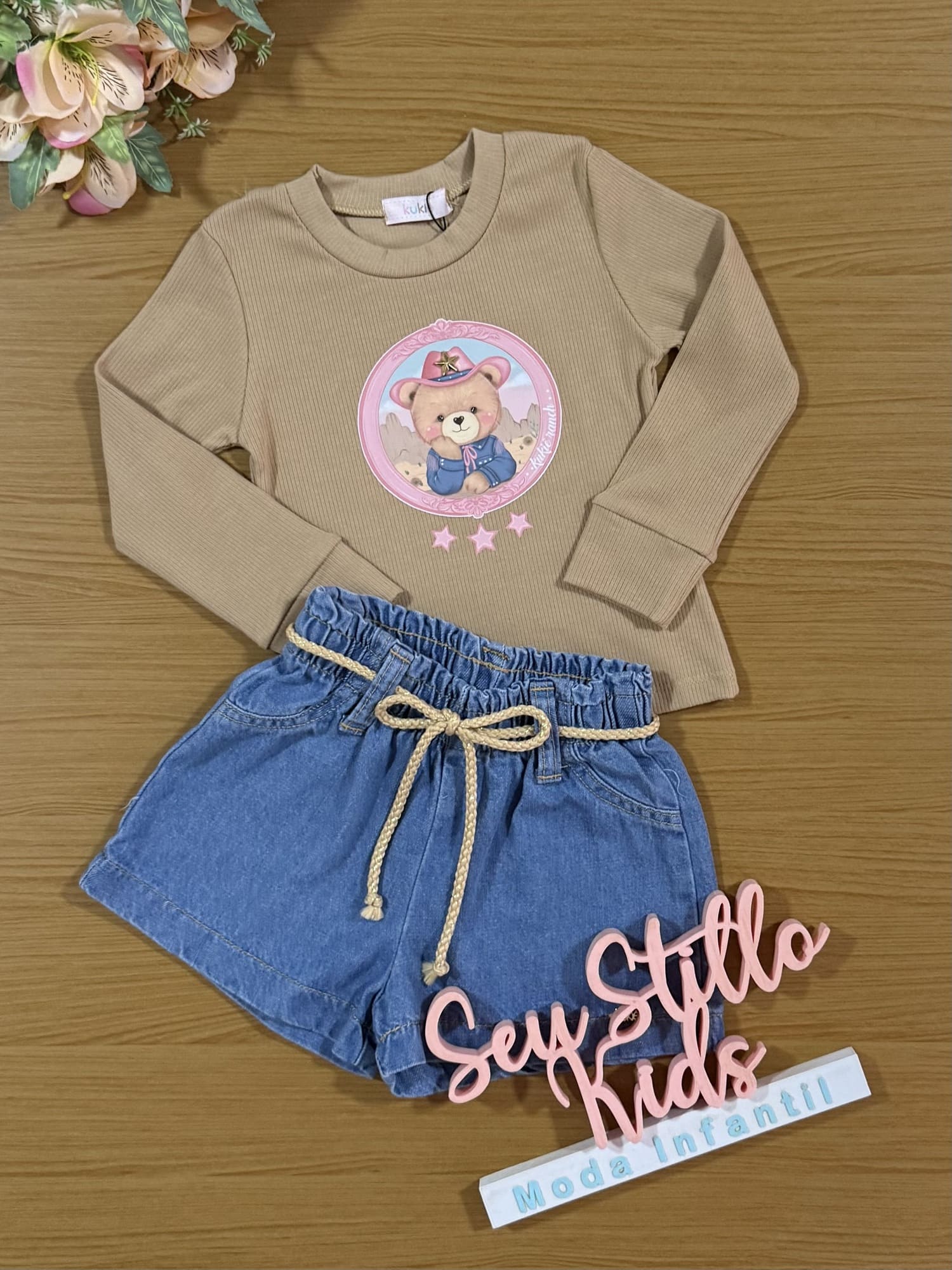 Conjunto Infantil Kukiê Inverno com Shorts Jeans e Blusa Manga Longa Ursinha Country