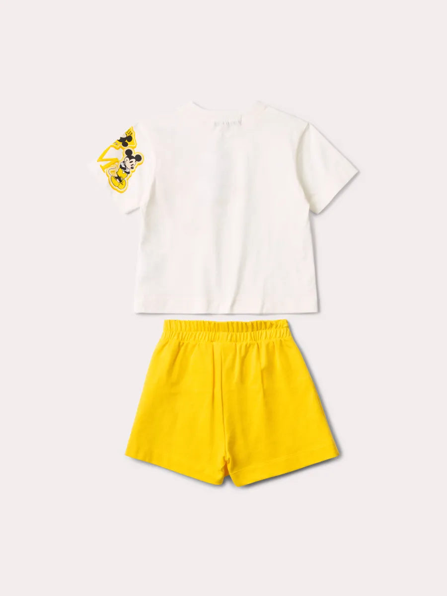 Conjunto Infantil Menina Animê com Shorts Amarelo e Blusa Branca Mickey e Minnie Strass
