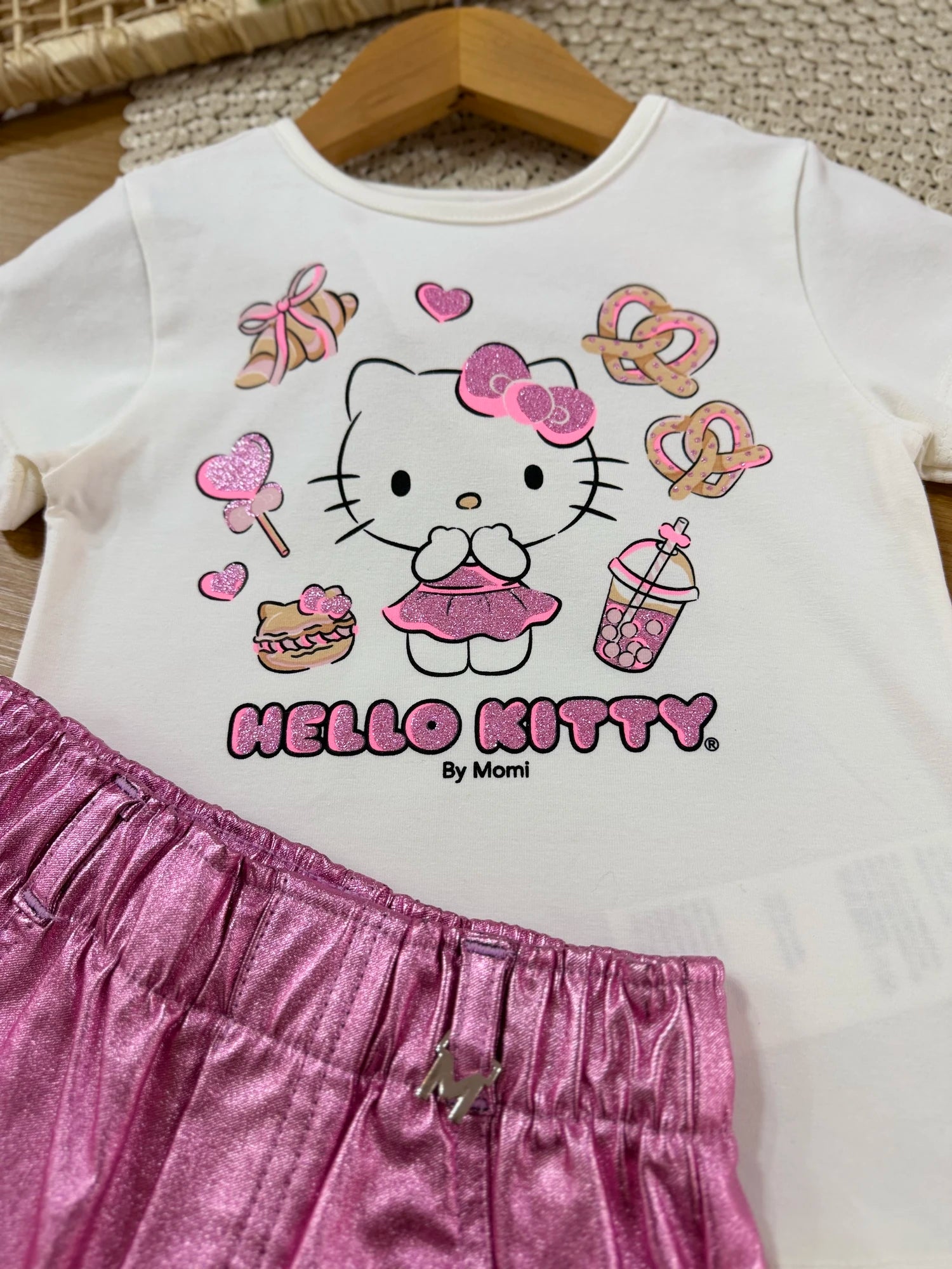 Conjunto Infantil Momi Inverno com Shorts Rosa e Blusa Manga Curta Hello Kitty Docinhos