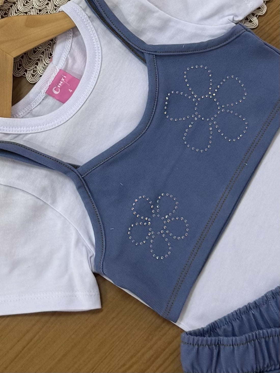 Conjunto Infantil Cinti Verão, Shorts Saia e Top Azul Florzinha com Blusa Branca