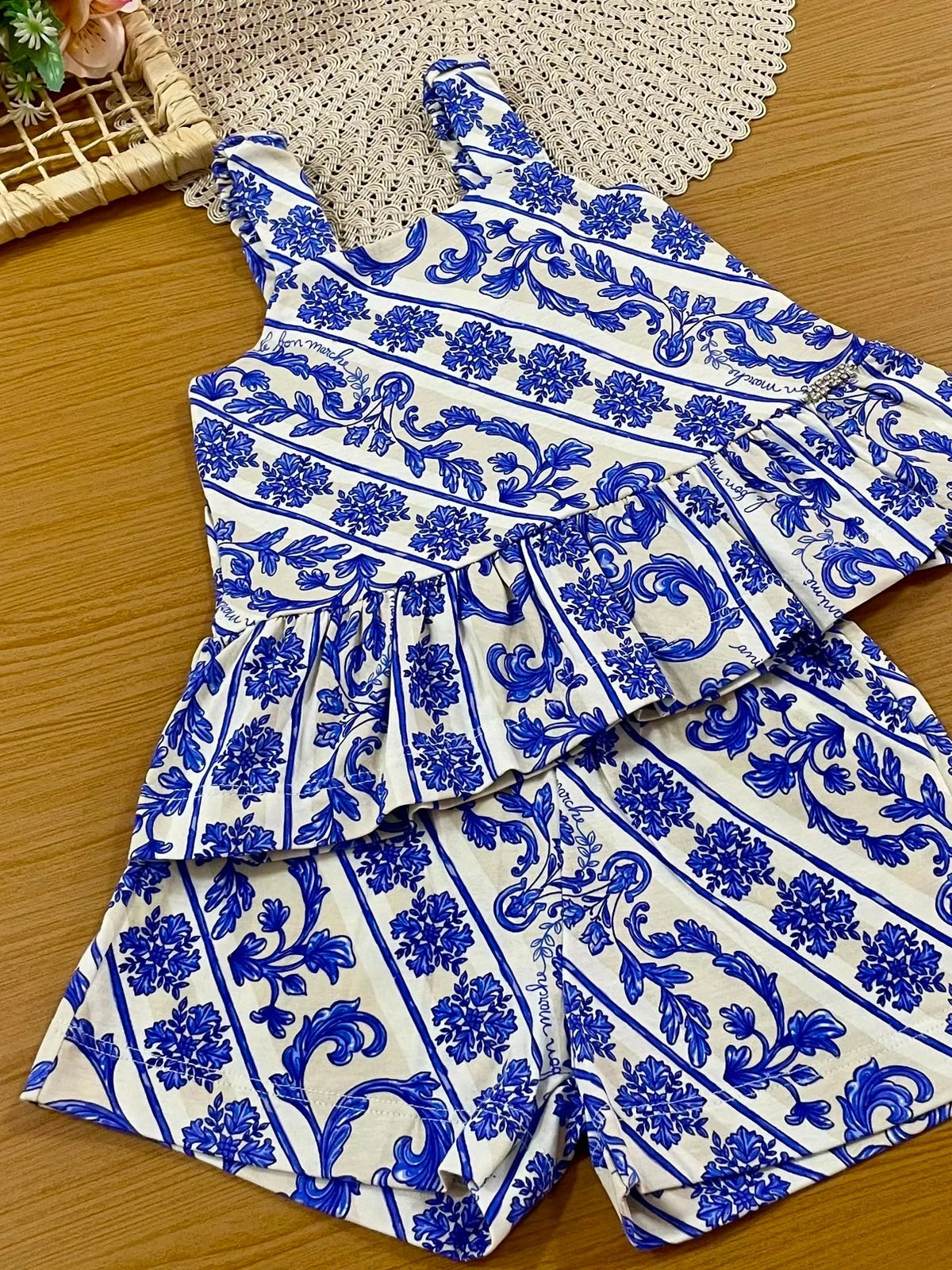 Conjunto Infantil Menina Animê com Shorts e Blusa Azul Floral