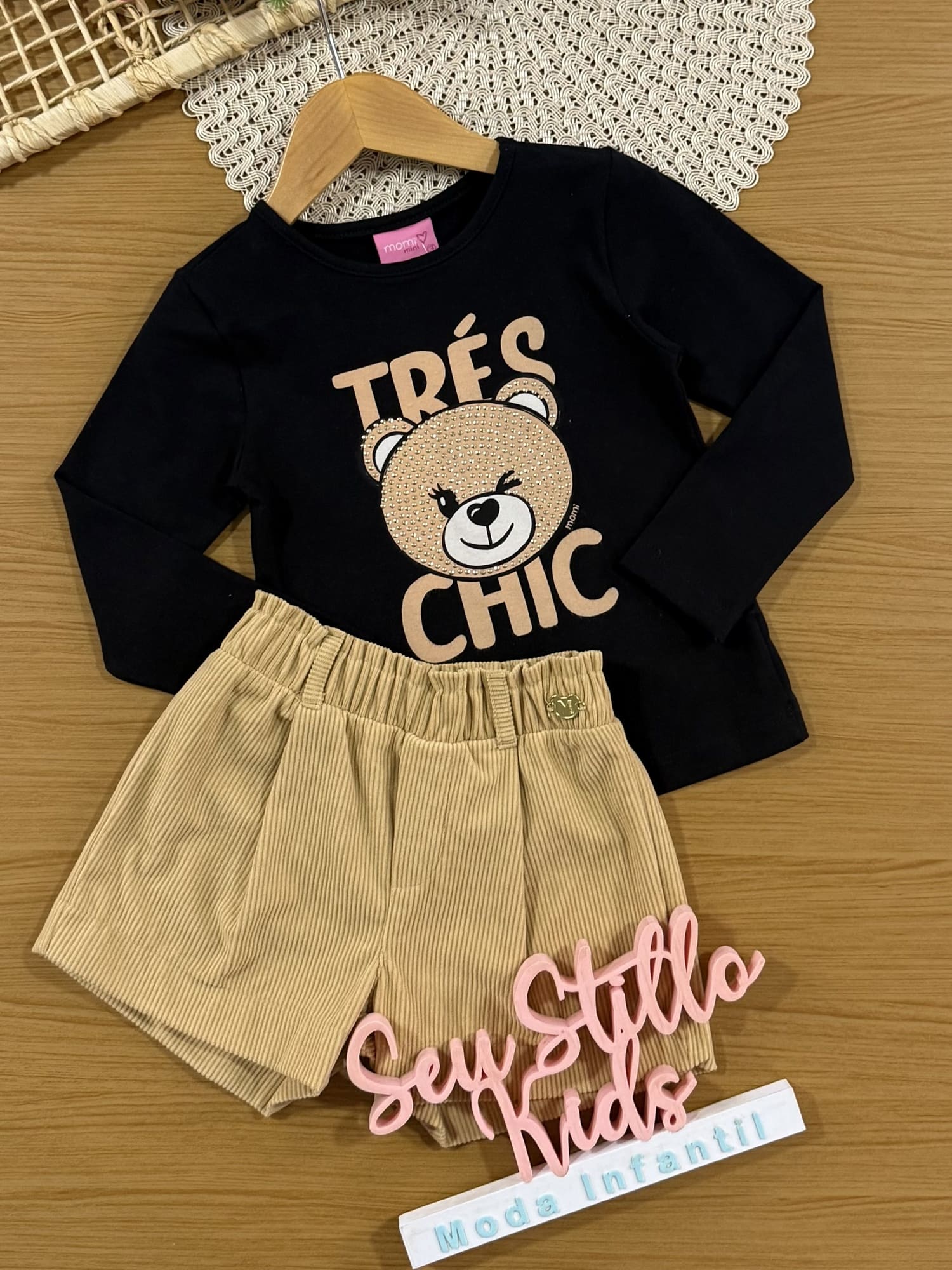 Conjunto Infantil Momi Inverno com Shorts Marrom e Blusa Preta Ursinho
