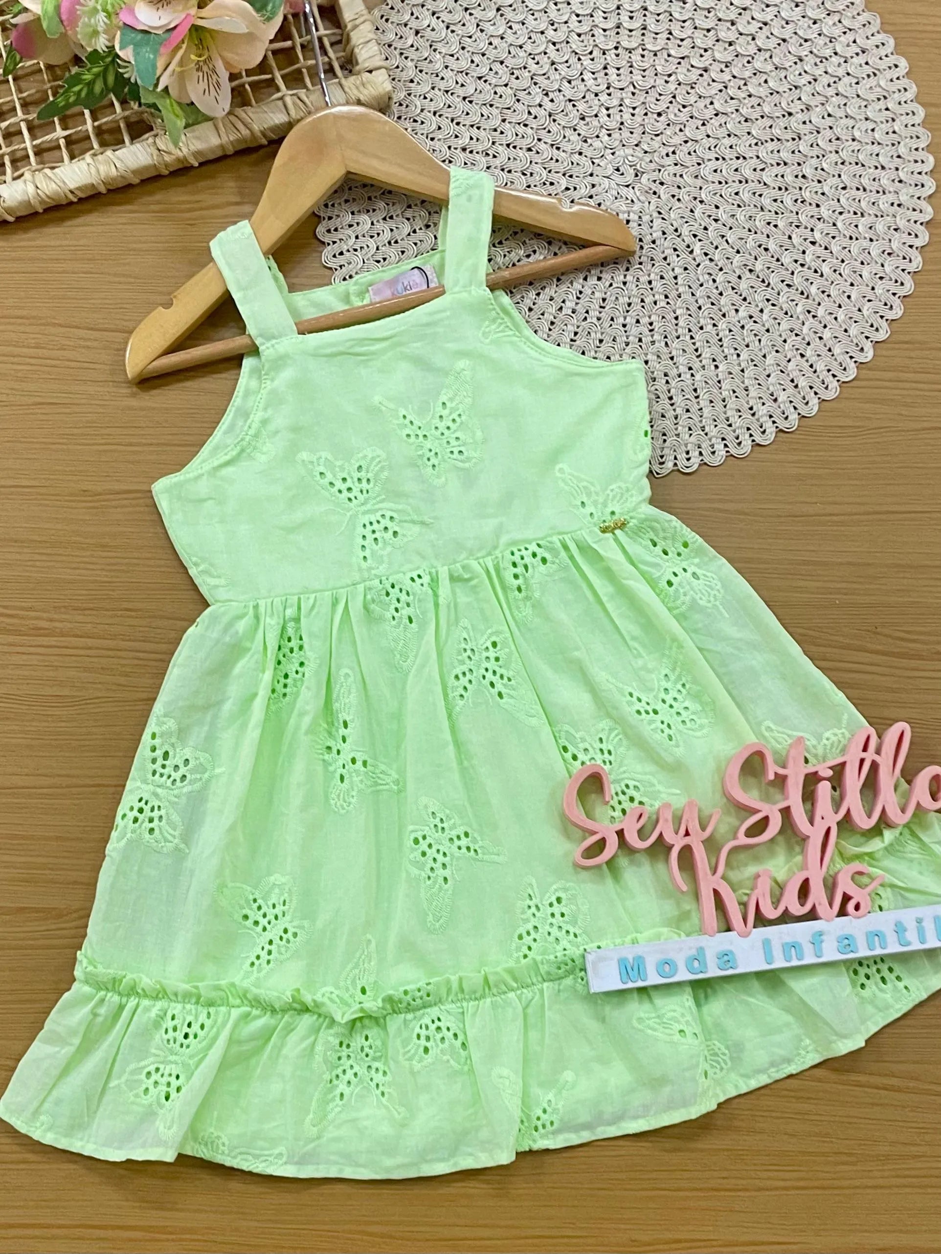 Vestido Infantil Kukiê Verde Borboletas Bordadas