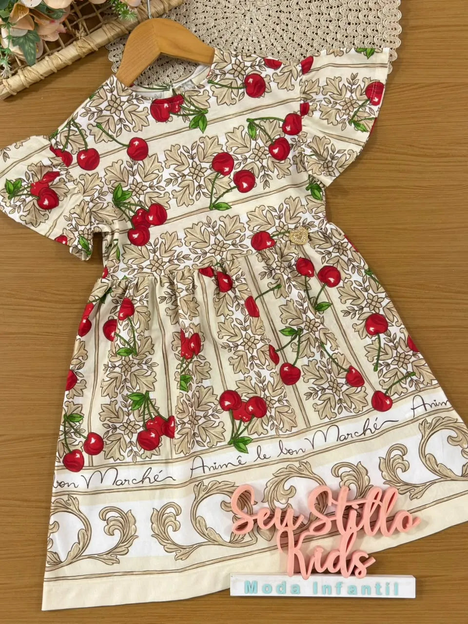 Vestido Infantil Animê Bege Cerejinhas
