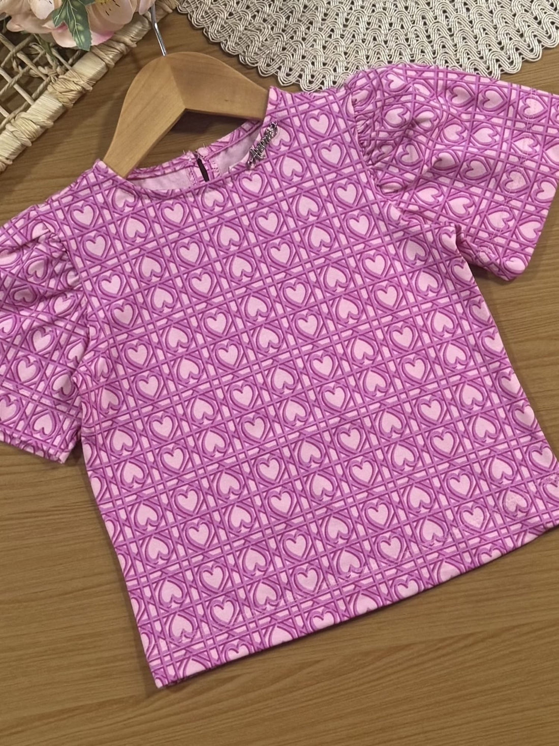 Conjunto Infantil Animê com Saia e Blusa Rosa Corações