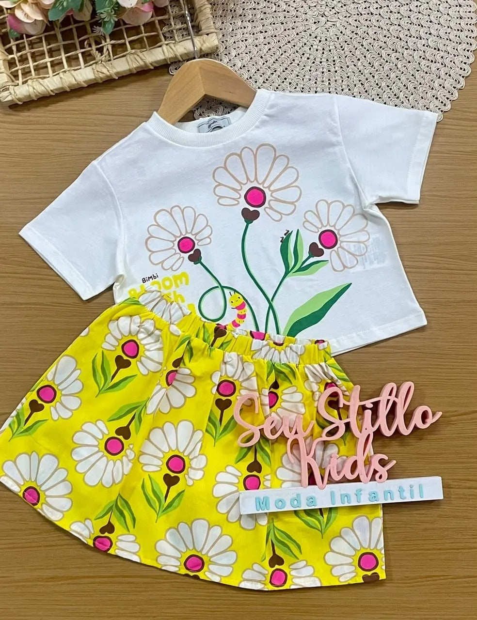 Conjunto Infantil Menina Bimbi com Saia Amarela e Blusa Branca Florzinhas