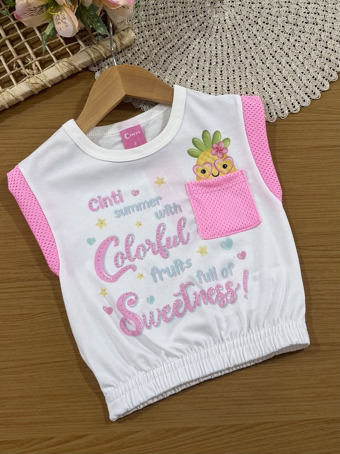 Conjunto Infantil Cinti Verão com Shorts Holográfico e Blusa Branca Frutinha