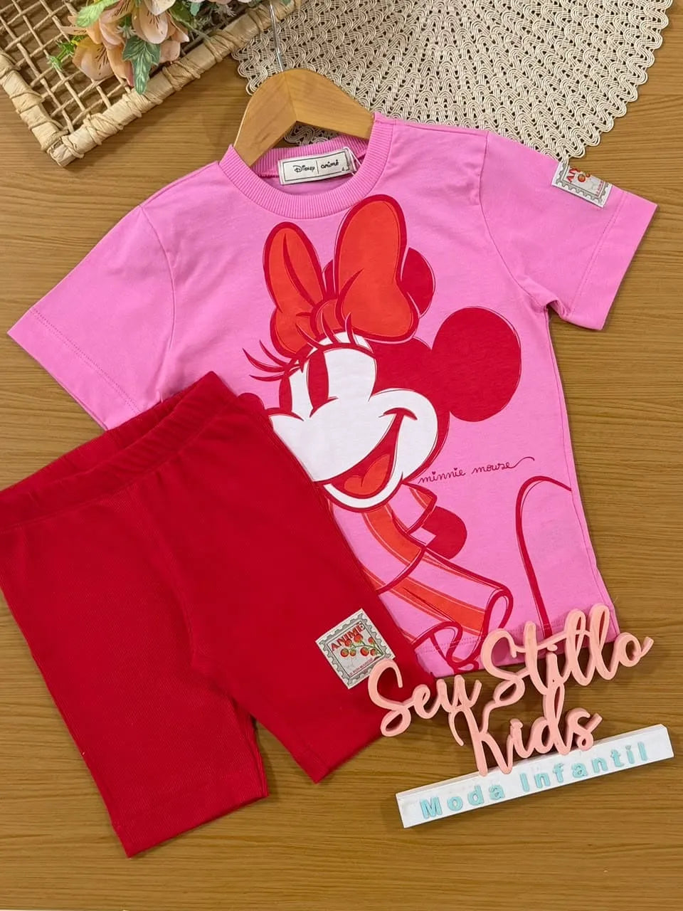 Conjunto Infantil Menina Animê com Shorts Ciclista Vermelho e Blusa Rosa Minnie Disney