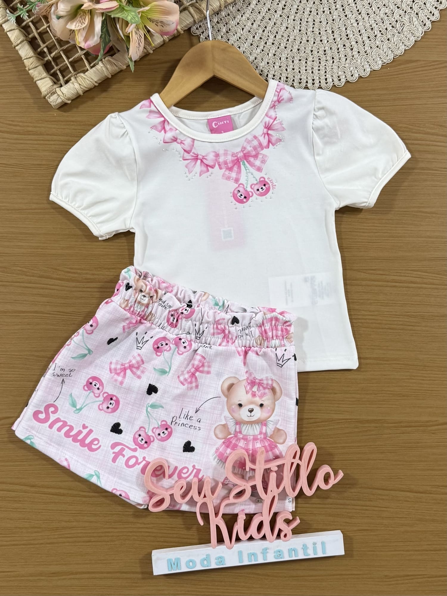 Conjunto Infantil Cinti Verão com Shorts Saia Rosa e Blusa Branca Lacinhos