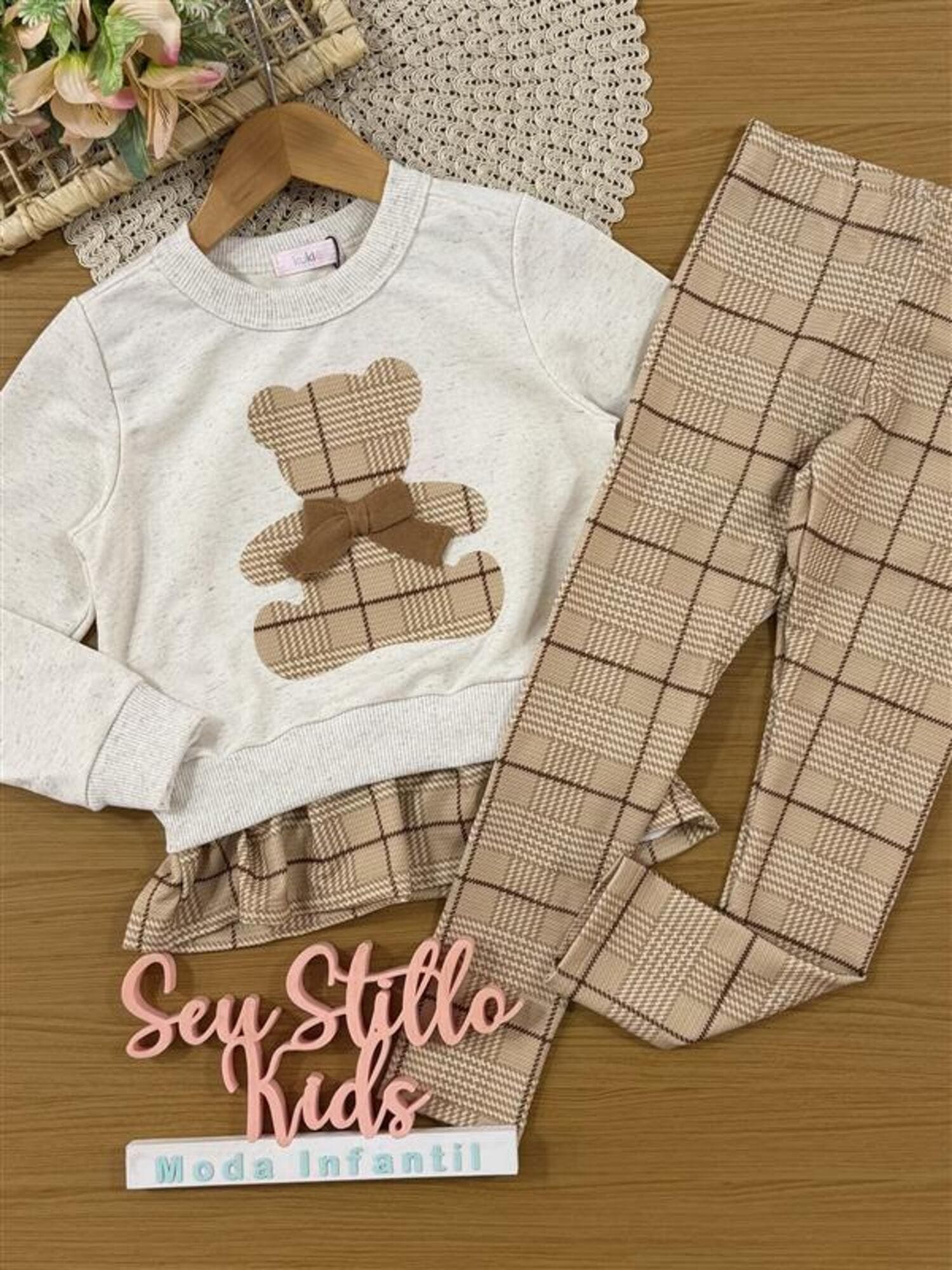 Conjunto Infantil Kukiê Inverno com Calça Legging Xadrez e Moletom sem Flanela Ursinho Lacinho