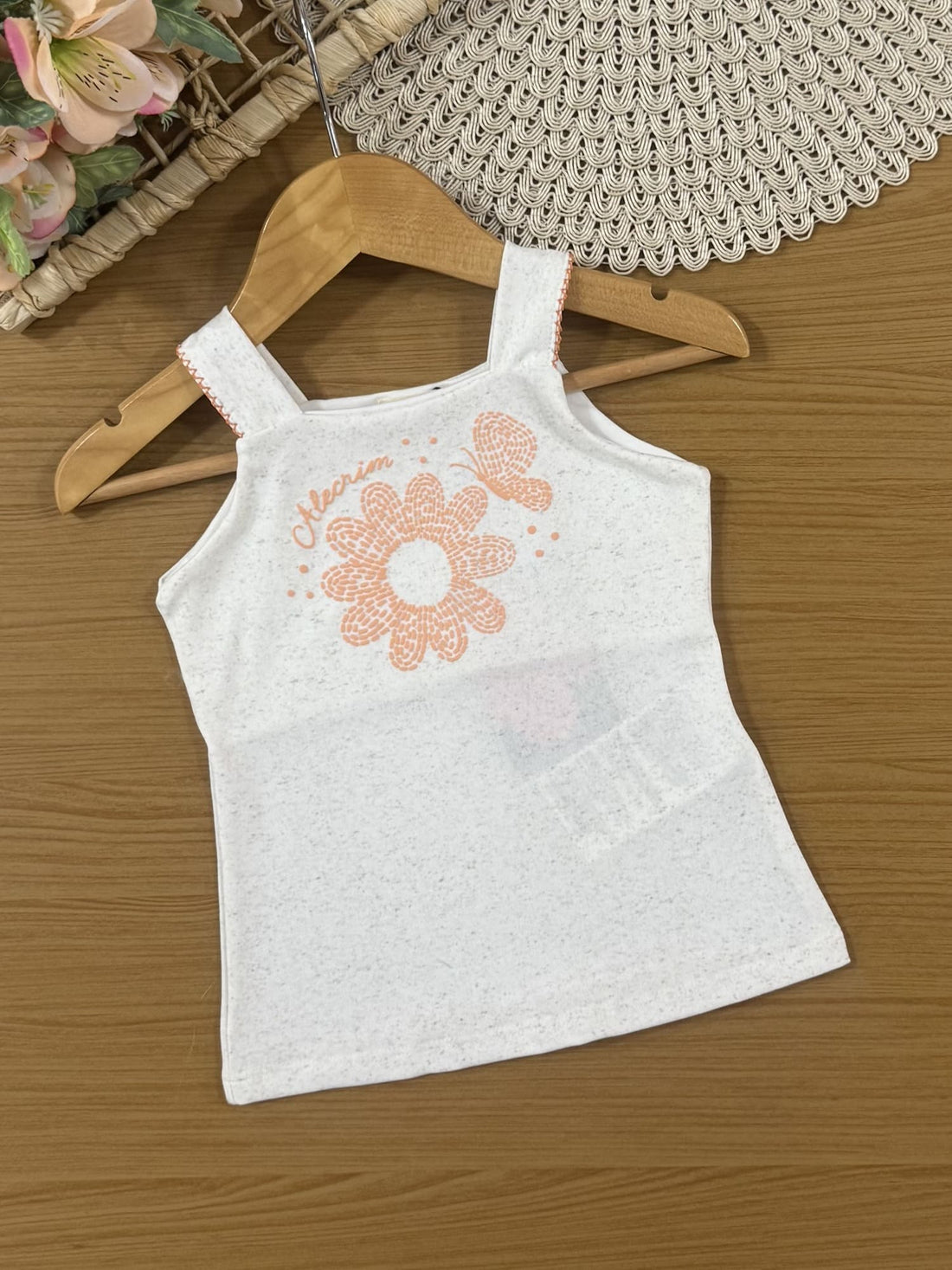 Conjunto Infantil Kukiê Verão com Shorts Laranja e Regata em Off White Florzinha