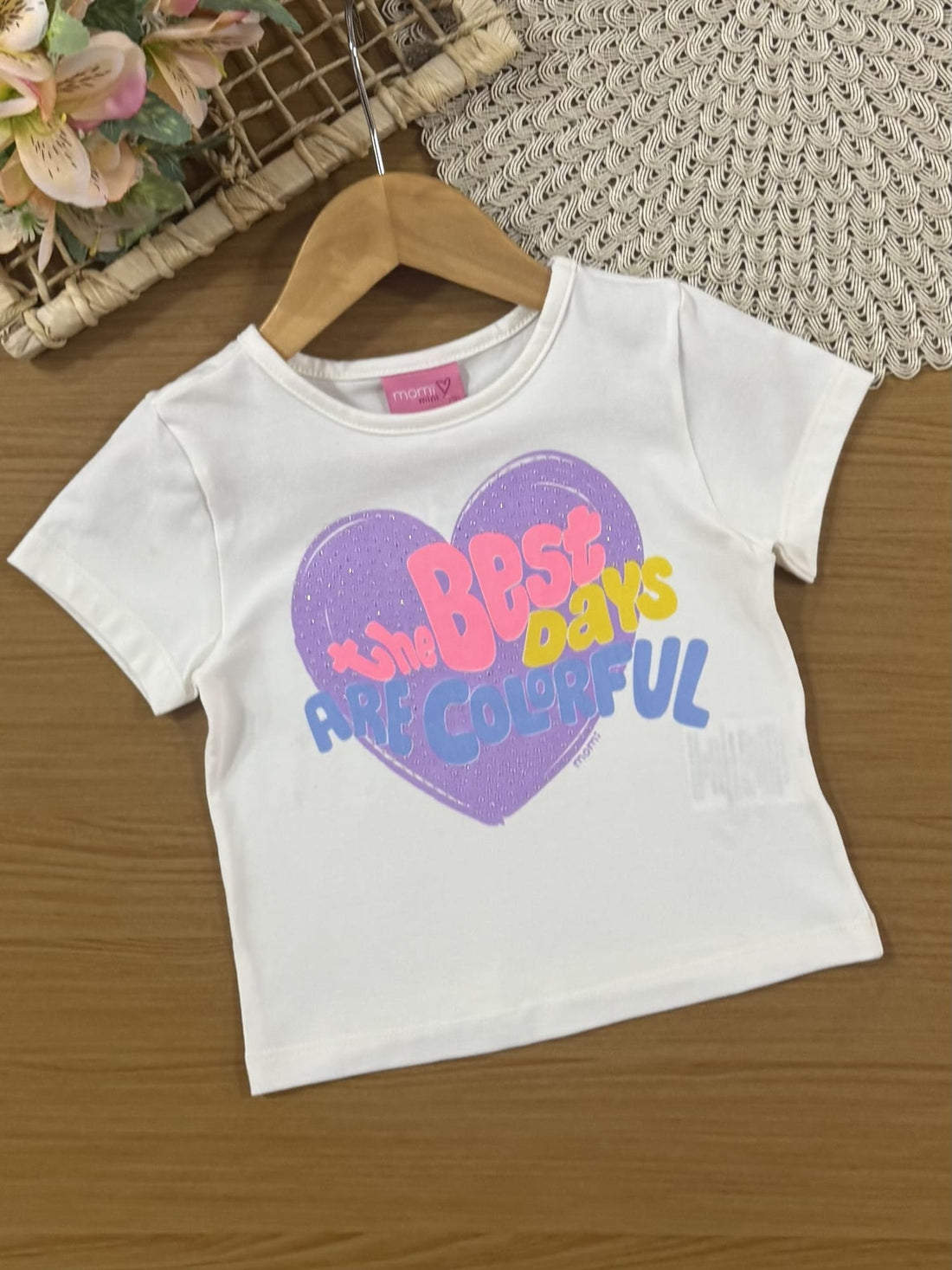 Conjunto Infantil Momi Verão, Shorts Saia Colorido e Blusa Branca Coração com Strass