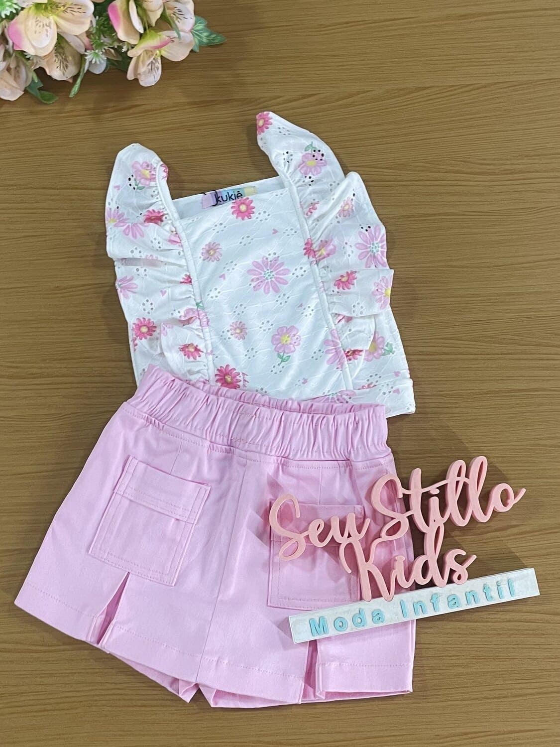 Conjunto Infantil Kukie Verão Shorts Saia Rosa e Blusa Boxy Flores