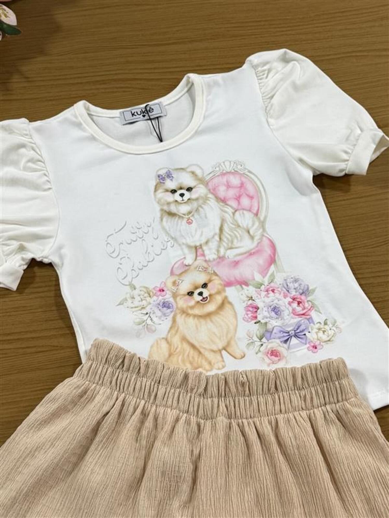 Conjunto Infantil Kukiê com Short Bege e Blusa Manga Curta Cachorrinhos