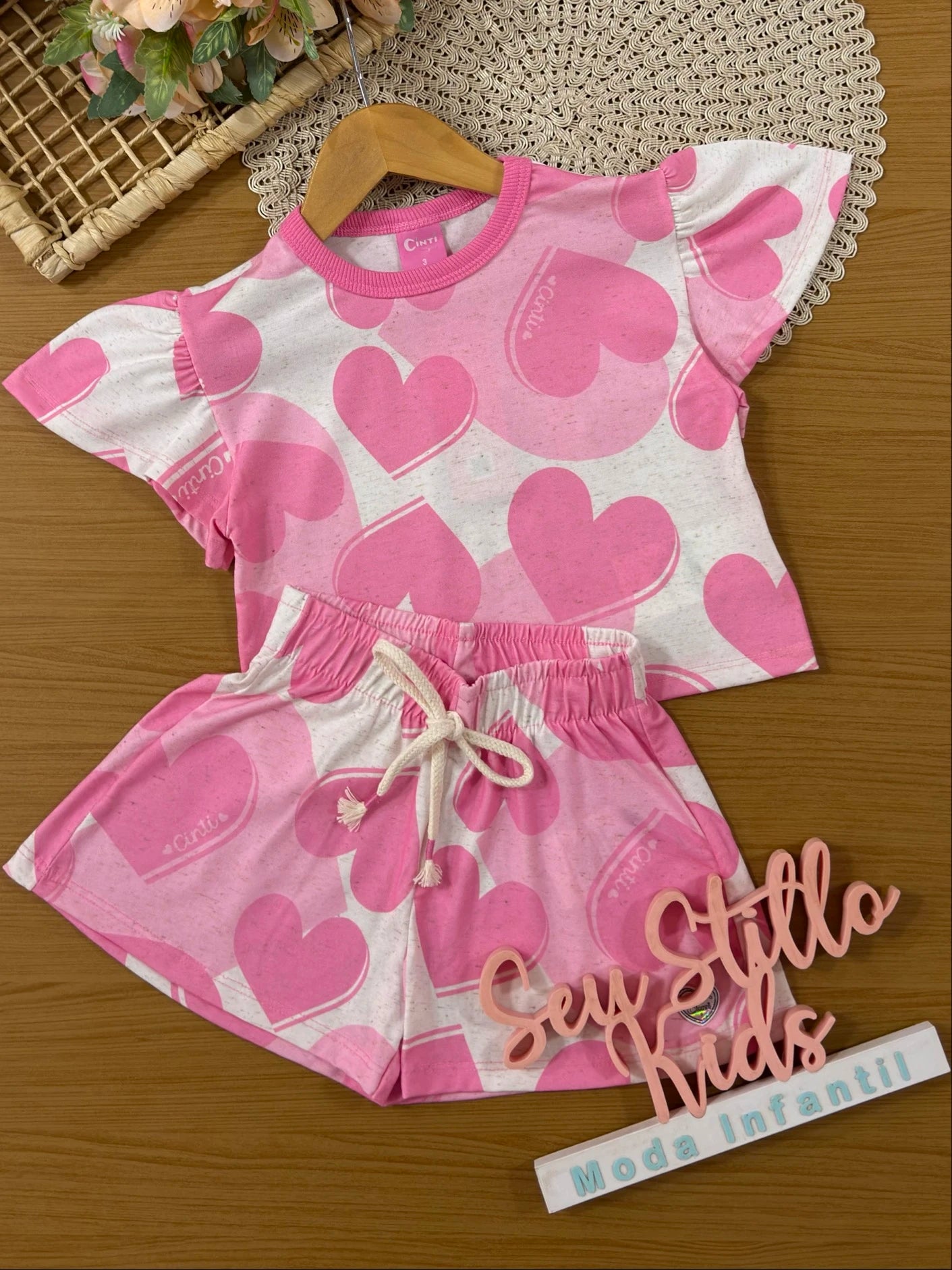 Conjunto Infantil Cinti Inverno com Shorts e Blusa Manga Curta Rosa Corações