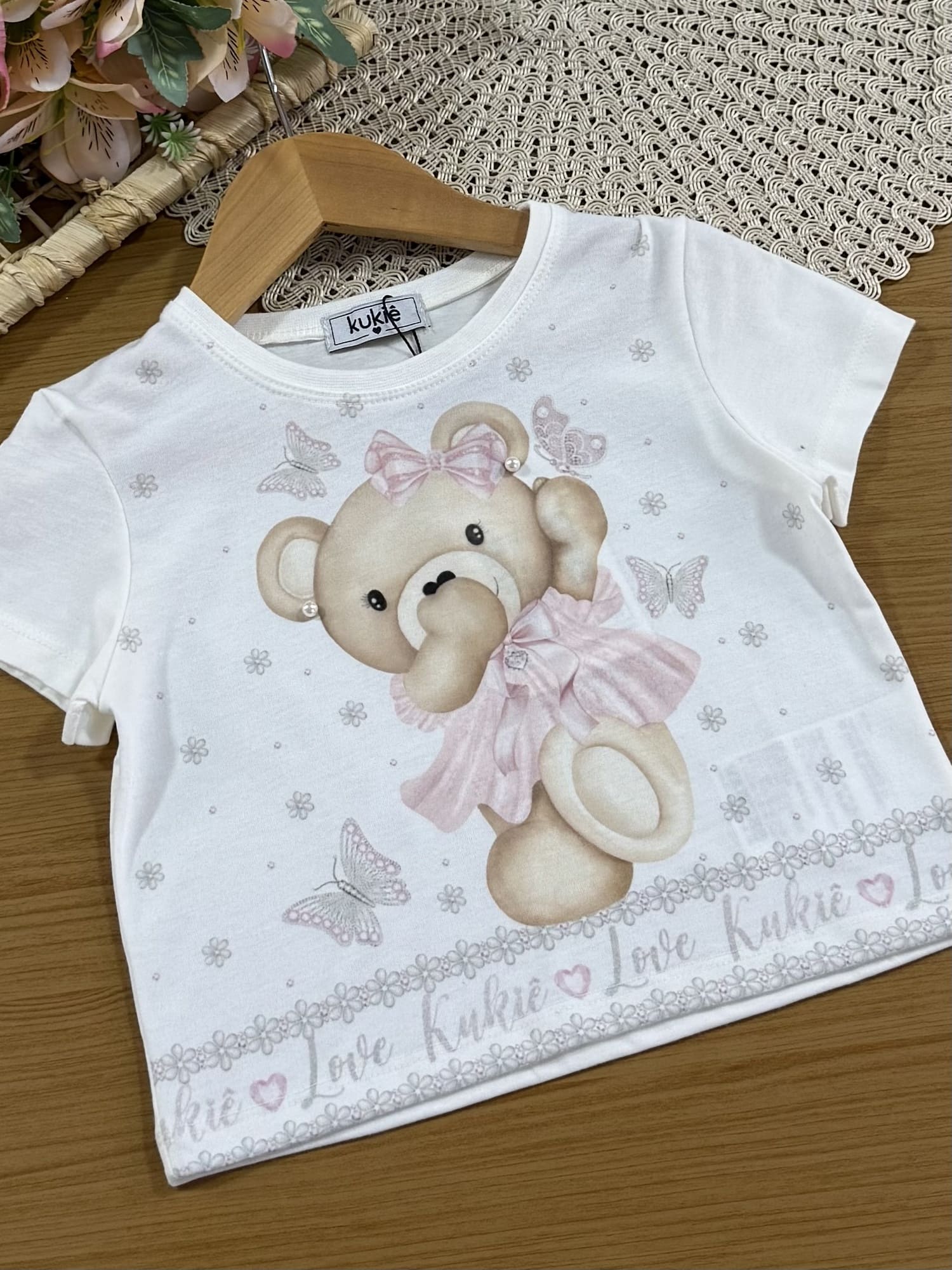 Conjunto Infantil Kukie com Shorts Bege e Blusa Branca Ursinha