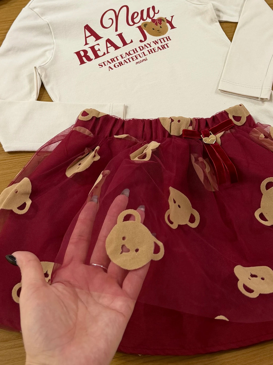 Conjunto Infantil Momi Inverno com Saia em Tule Vermelha e Blusa Manga Longa Ursinha Enjoy